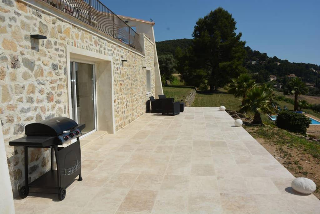 Appartement neuf Rez de jardin 45 m2 vue mer et vignes 10 mn des plages Le Beausset Extérieur photo