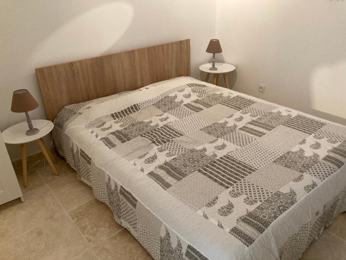 Appartement neuf Rez de jardin 45 m2 vue mer et vignes 10 mn des plages Le Beausset Extérieur photo